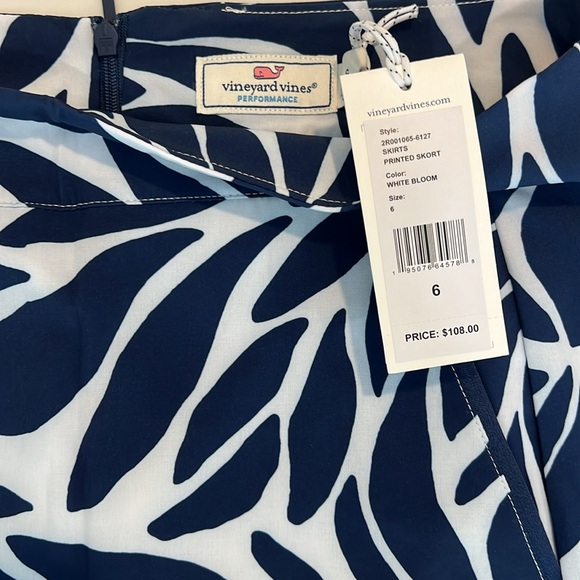 Brand New performance Vineyard Vines printed skort in White Bloom! - Picture 3 of 6